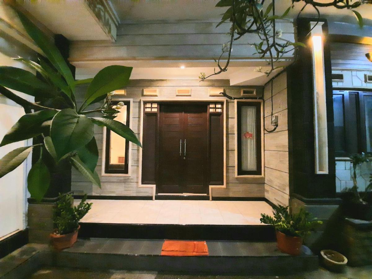 Ganggas Homestay ジンバラン エクステリア 写真