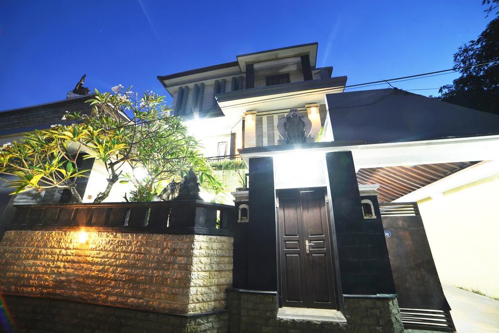 Ganggas Homestay ジンバラン エクステリア 写真